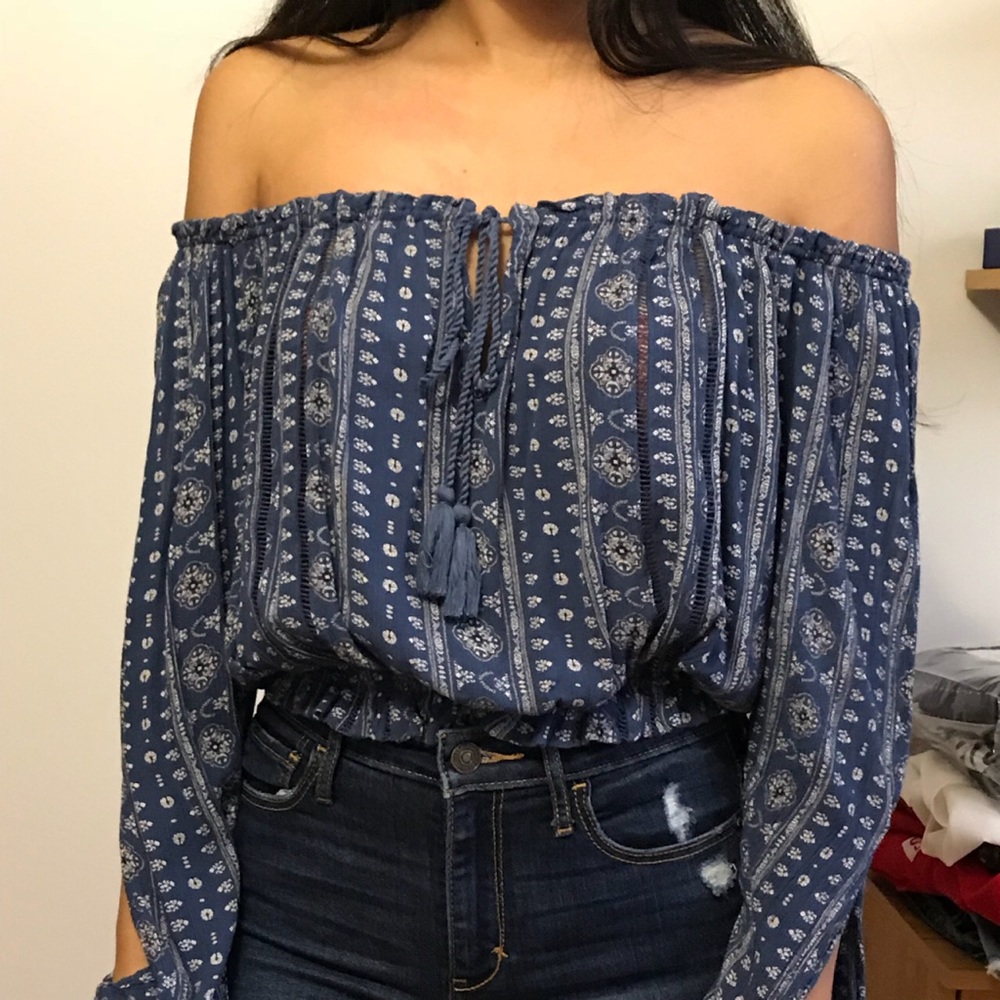 Abercrombie & Fitch Off-shoulder Crop Top